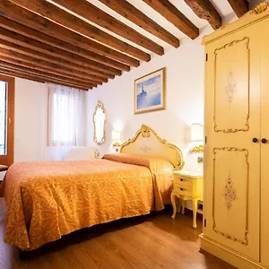 Ca' Pinelli , Venedig Italien
